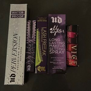 New in box - Urban Decay Perversion Waterproof Mascara with Bonus Deluxe Samples